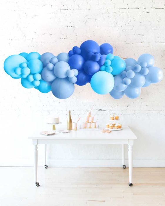 blue balloon garland
