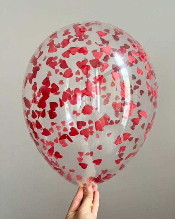 balonek s konfetami srdicky
