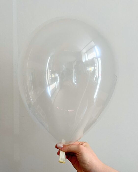 pruhledny latexovy balonek
