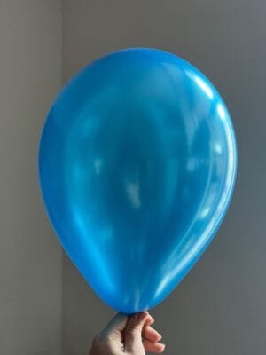 modry metalicky latexovy balonek 30 cm
