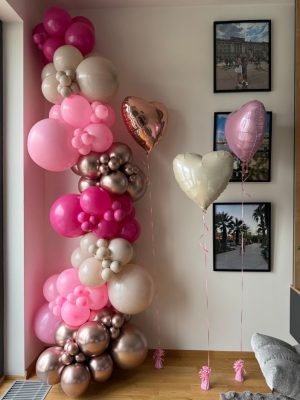 Balónková girlanda s fóliovými srdíčky